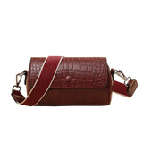 Elegant Croco Cowhide Leather Shoulder Bag – A Barrel-Shaped Fashion Statement
